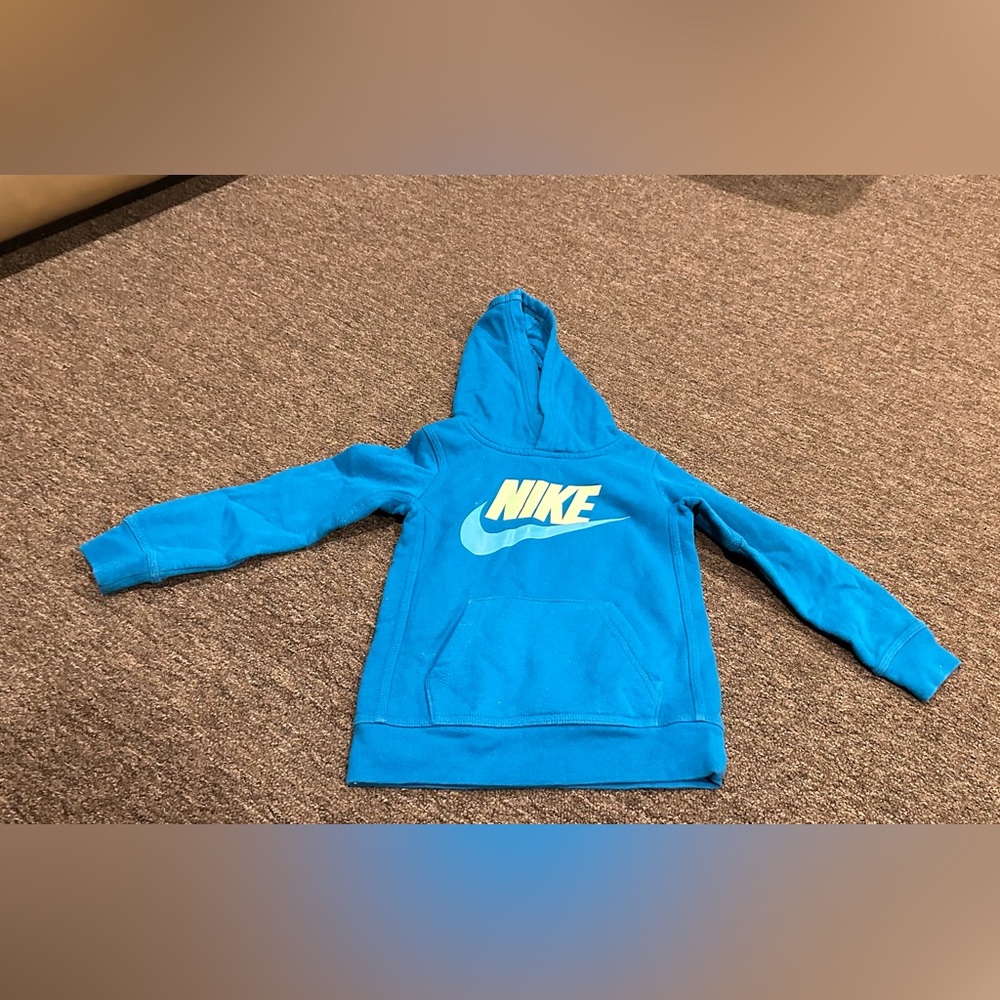 Like NEW Boys Size 4 (3-4 Years) Nike pull over hoodie Sweatshirt